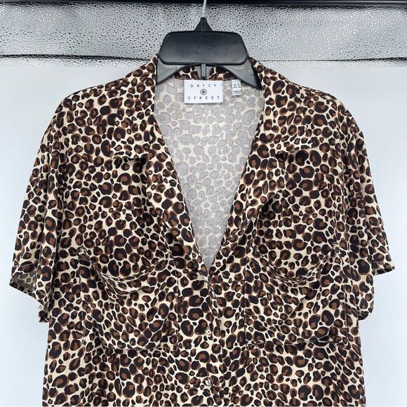 Daisy Street (ASOS) Women’s Leopard Print Short Sleeve Button Front Shirt Medium - Picture 3 of 12